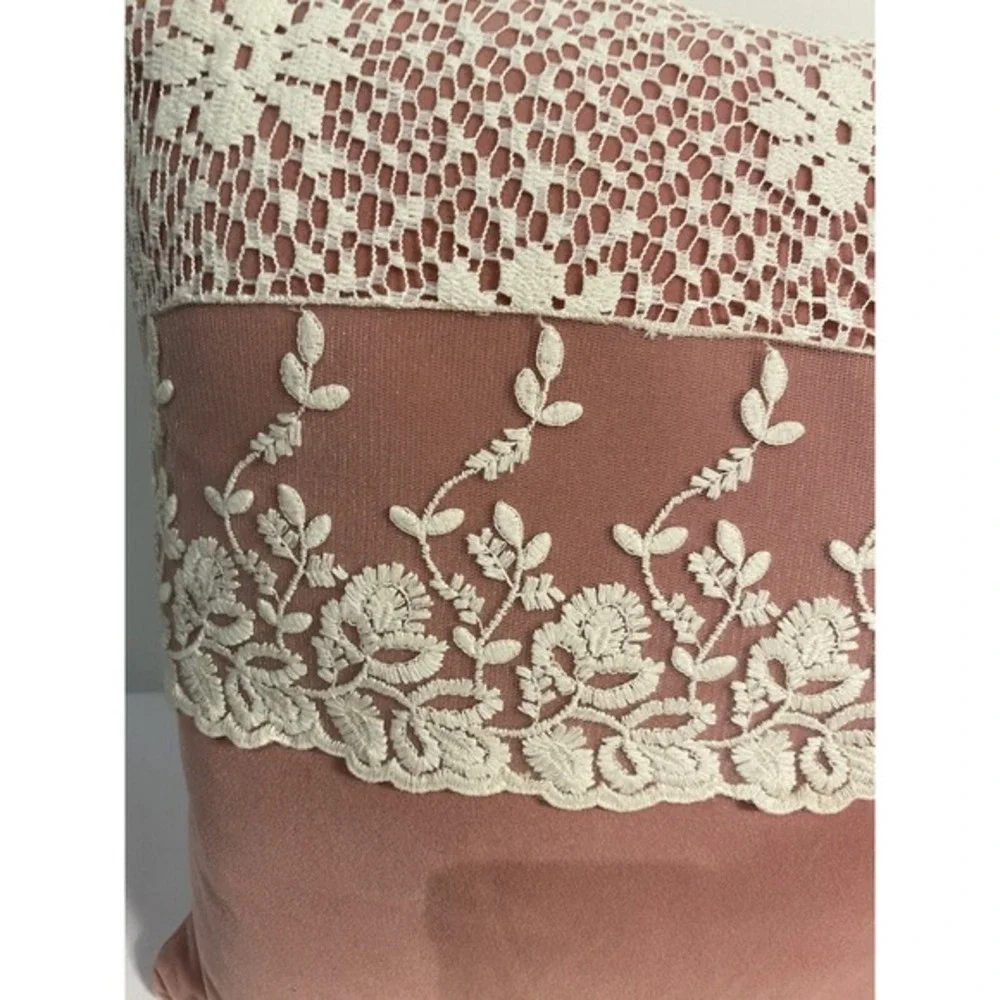 THROW PILLOW pink vintage white lace‎ 16 x 16 inches
